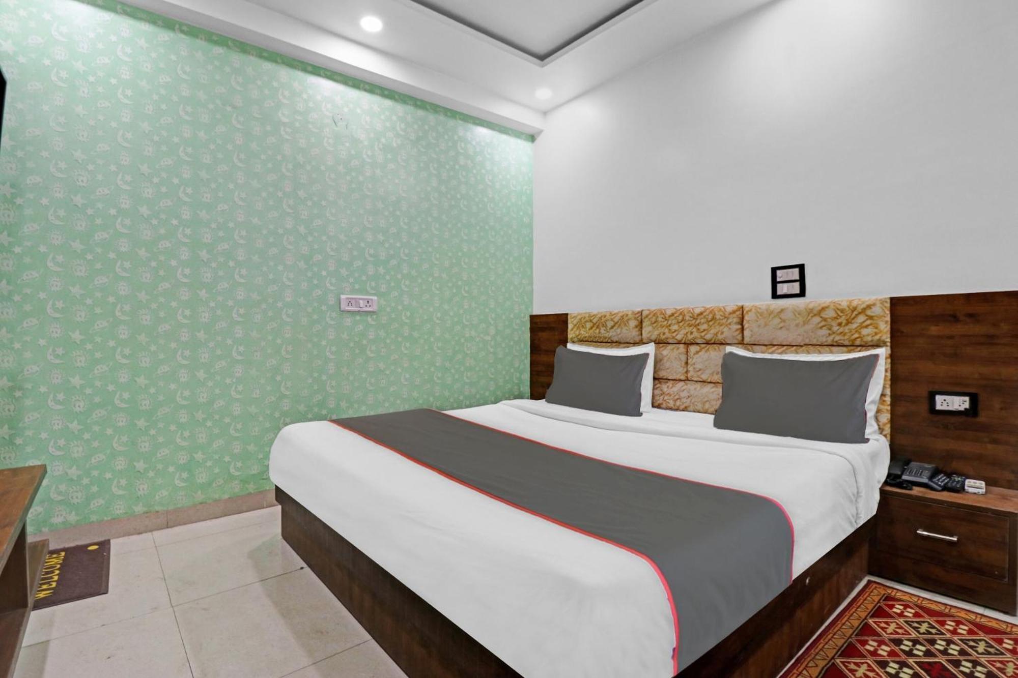 Hotel O Bharat Stay Near Indira Gandhi International Airport Neu-Delhi Exterior foto